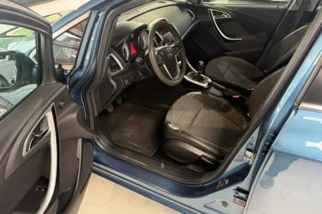 Opel Astra (2014) thumbnail 5