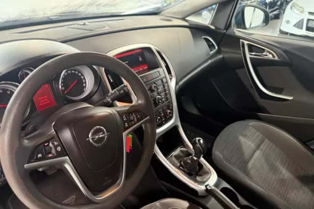 Opel Astra (2014) thumbnail 6