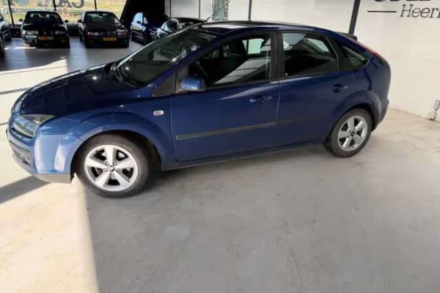 Ford Focus (2007) thumbnail 3