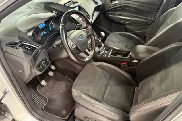 Ford Kuga (2018) thumbnail 4