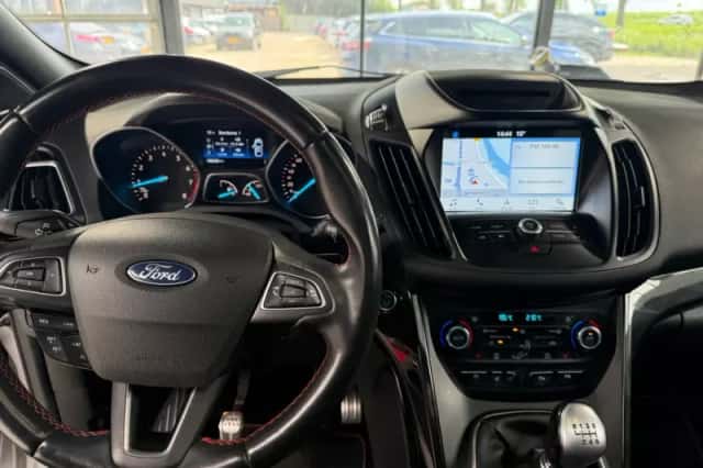 Ford Kuga (2018) thumbnail 5