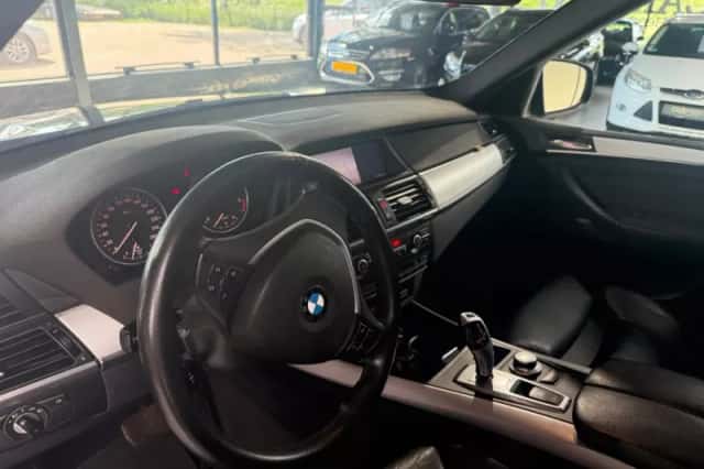 BMW X5 (2010) thumbnail 6