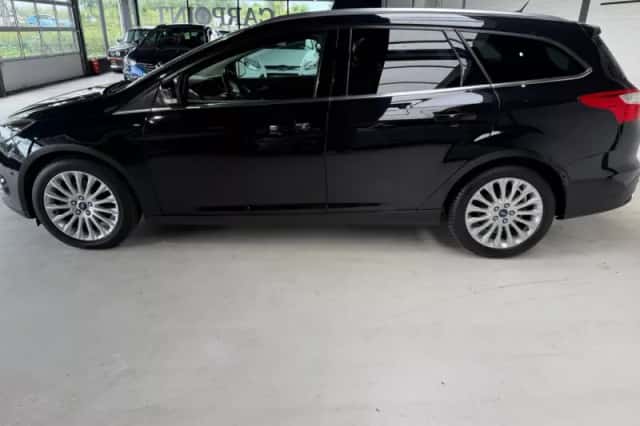 Ford Focus (2012) thumbnail 4