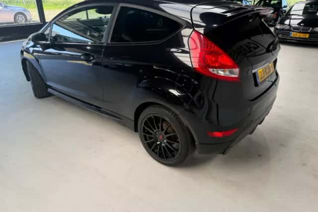 Ford Fiesta (2009) thumbnail 4