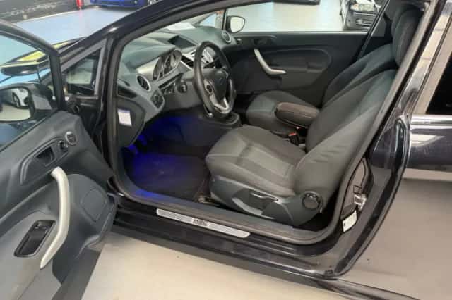 Ford Fiesta (2009) thumbnail 5
