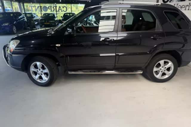 Kia Sportage (2010) thumbnail 3