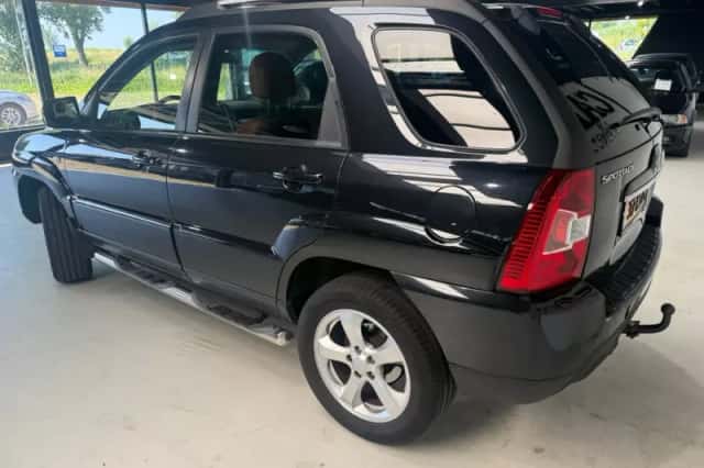 Kia Sportage (2010) thumbnail 5