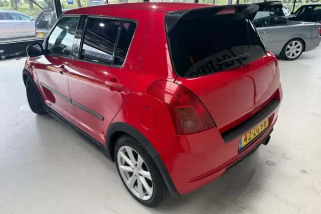 Suzuki Swift (2008) thumbnail 5