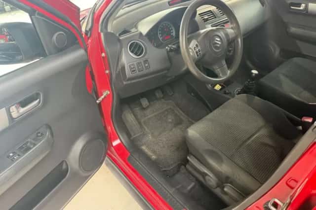 Suzuki Swift (2008) thumbnail 6