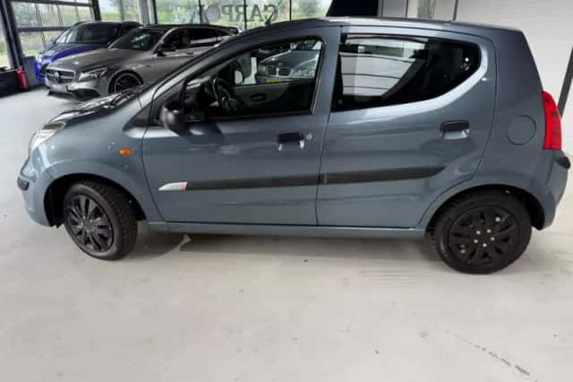 Suzuki Alto (2010) thumbnail 3