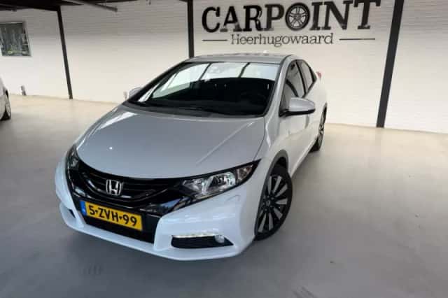 Honda Civic (2015) thumbnail 2