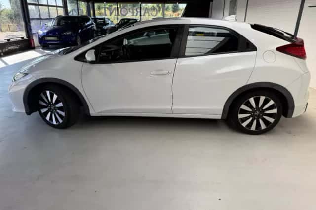 Honda Civic (2015) thumbnail 4