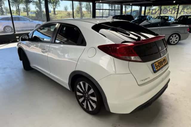 Honda Civic (2015) thumbnail 5