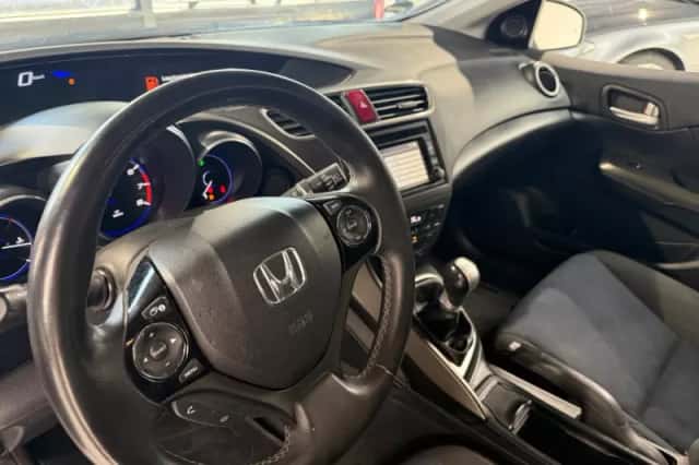 Honda Civic (2015) thumbnail 6