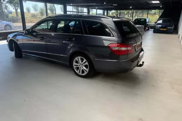 Mercedes-Benz E-Klasse (2012) thumbnail 4
