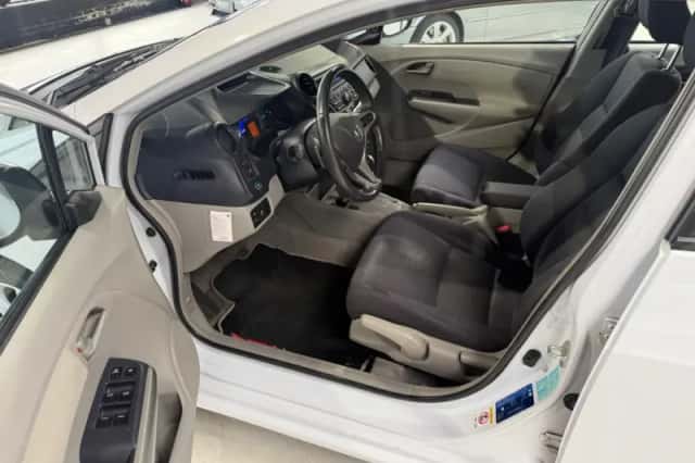 Honda Insight (2010) thumbnail 6