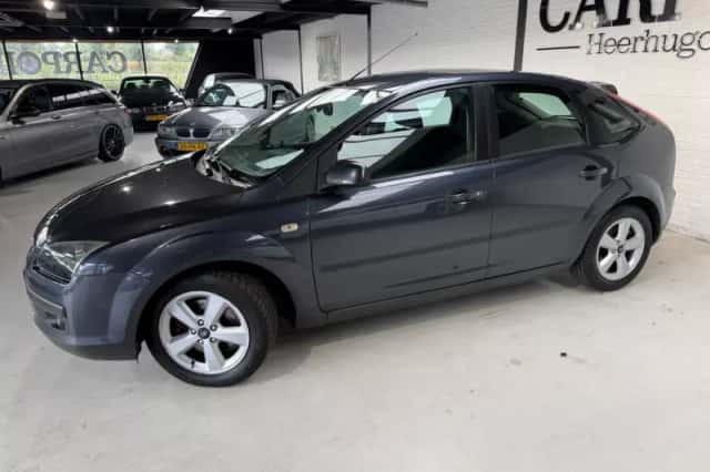 Ford Focus (2006) thumbnail 3