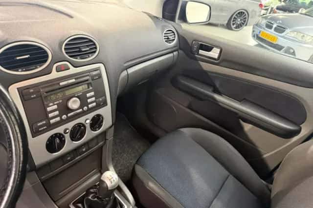 Ford Focus (2006) thumbnail 5