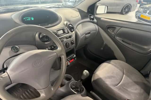 Toyota Yaris (2001) thumbnail 6