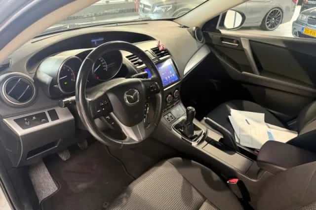 Mazda 3 (2014) thumbnail 5