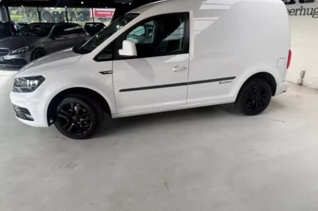 Volkswagen Caddy (2016) thumbnail 3