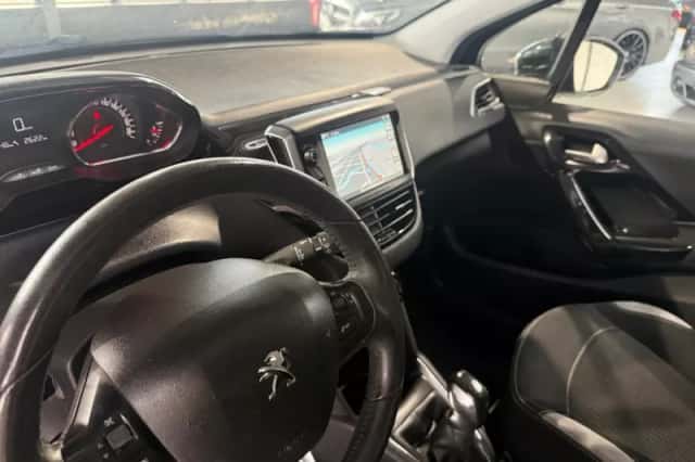 Peugeot 208 (2014) thumbnail 6