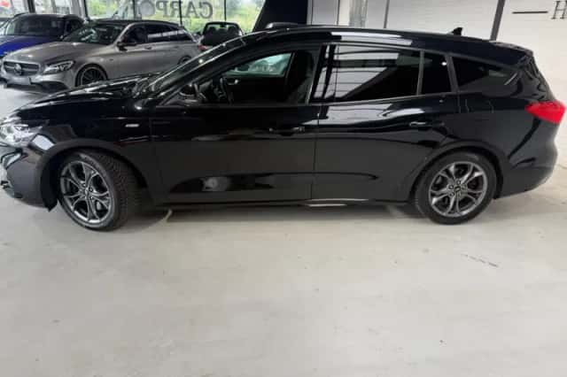 Ford Focus (2020) thumbnail 3