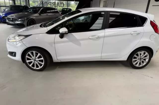 Ford Fiesta (2017) thumbnail 3