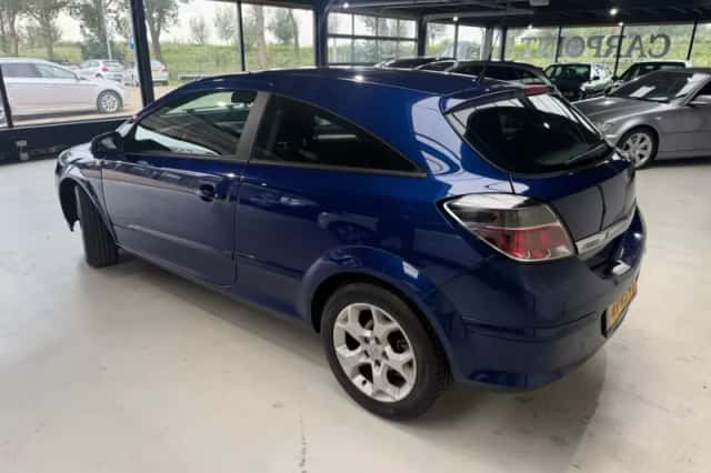 Opel Astra (2005) thumbnail 3