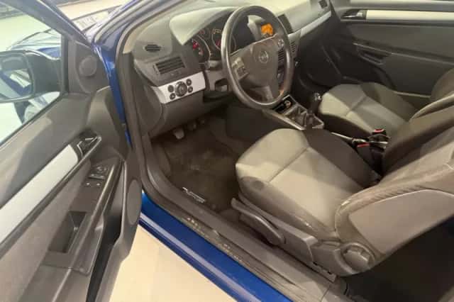 Opel Astra (2005) thumbnail 4