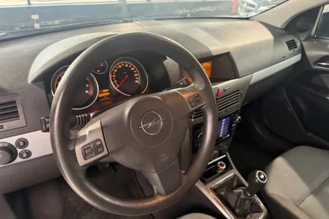 Opel Astra (2005) thumbnail 5