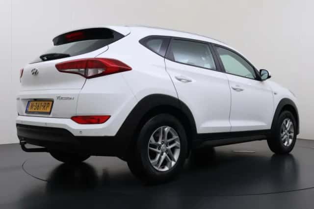 Hyundai Tucson (2017) thumbnail 3