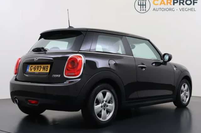 MINI Cooper (2019) thumbnail 3