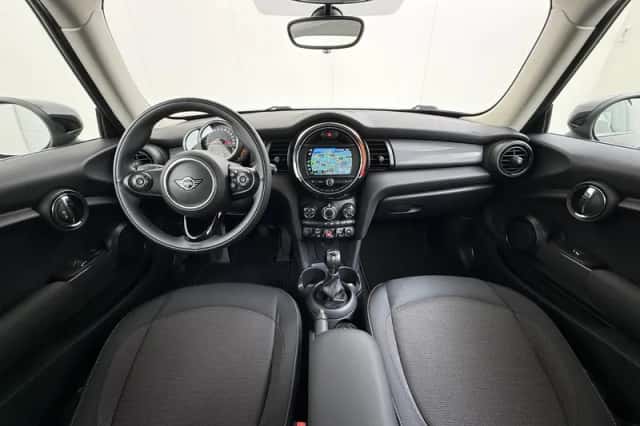 MINI Cooper (2019) thumbnail 5