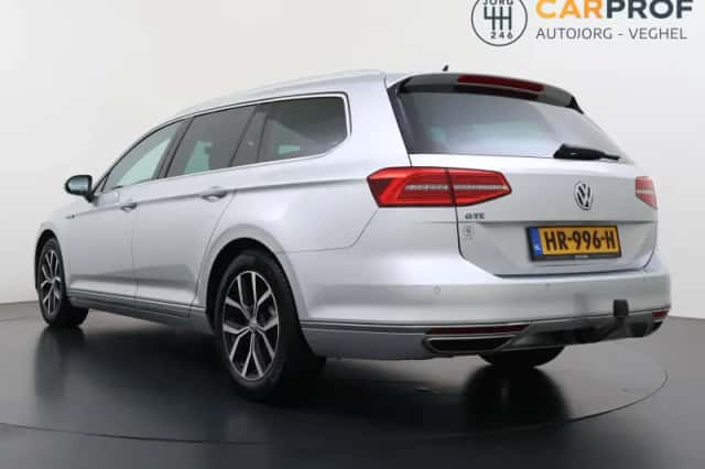 Volkswagen Passat (2015) thumbnail 2