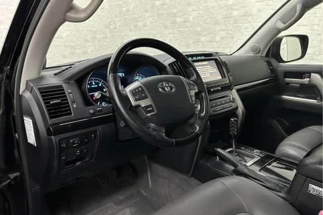 Toyota Land Cruiser (2008) thumbnail 5