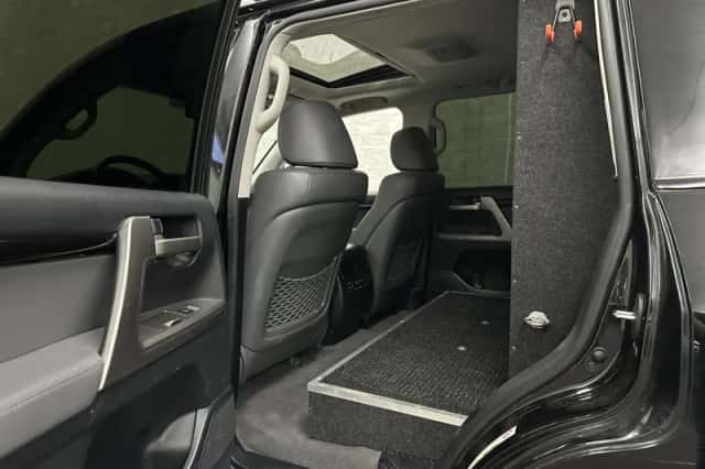 Toyota Land Cruiser (2008) thumbnail 6