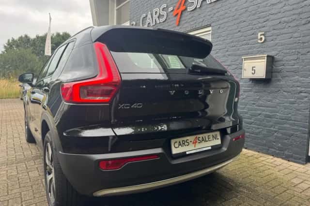 Volvo XC40 (2021) thumbnail 4