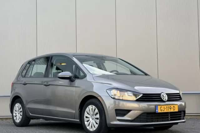 Volkswagen Golf Sportsvan (2015) thumbnail 3