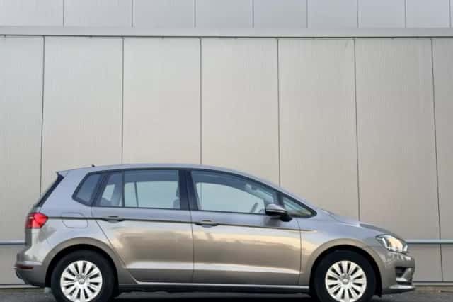 Volkswagen Golf Sportsvan (2015) thumbnail 4