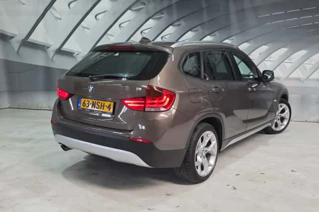 BMW X1 (2010) thumbnail 2