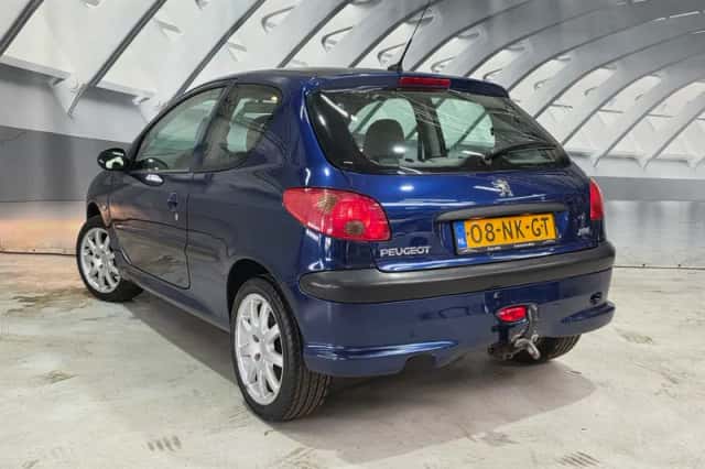 Peugeot 206 (2003) thumbnail 2