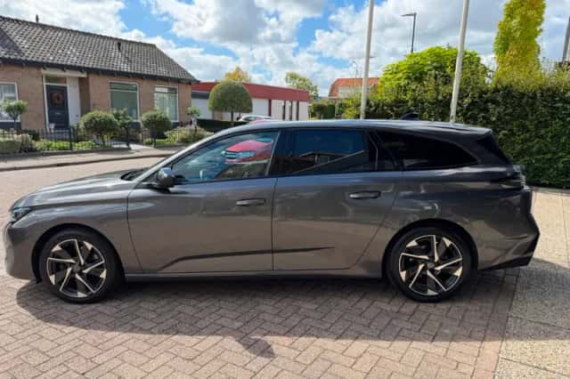 Peugeot 308 (2022) thumbnail 2