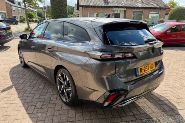 Peugeot 308 (2022) thumbnail 3