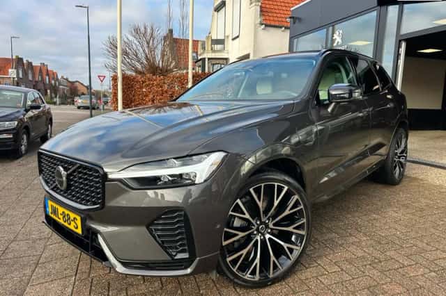 Volvo XC60 (2024) thumbnail 1