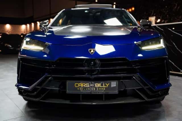 Lamborghini Urus (2023) thumbnail 2