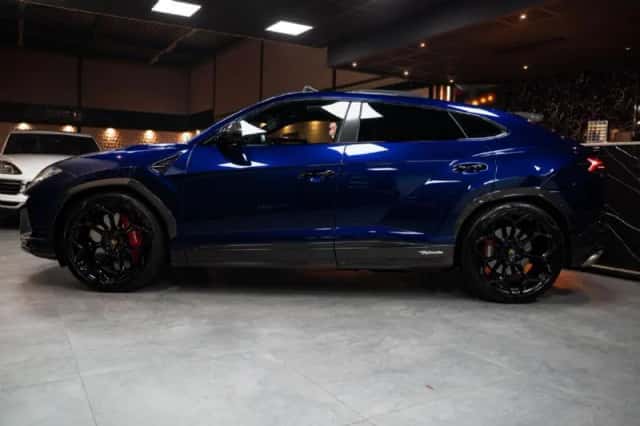 Lamborghini Urus (2023) thumbnail 3