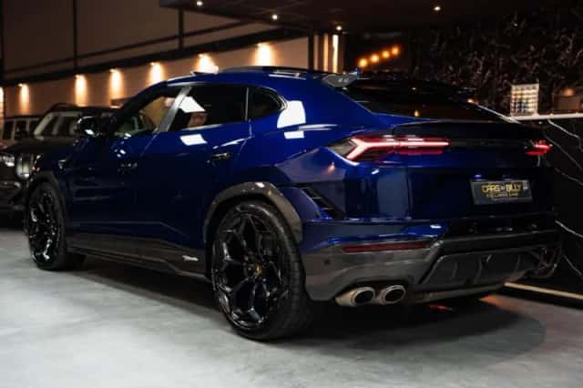 Lamborghini Urus (2023) thumbnail 4