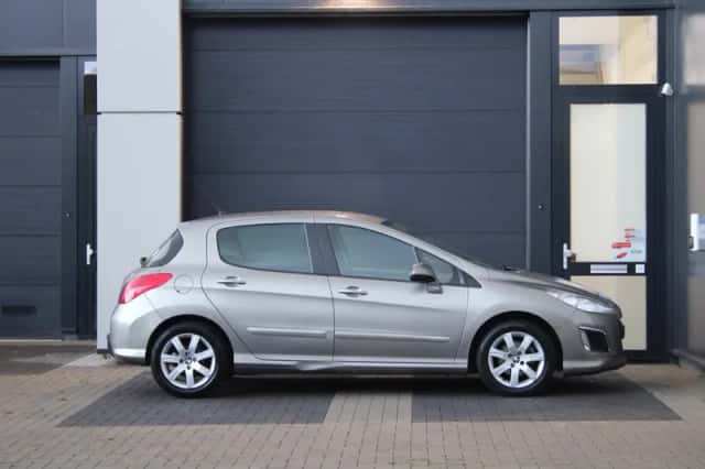 Peugeot 308 (2012) thumbnail 2
