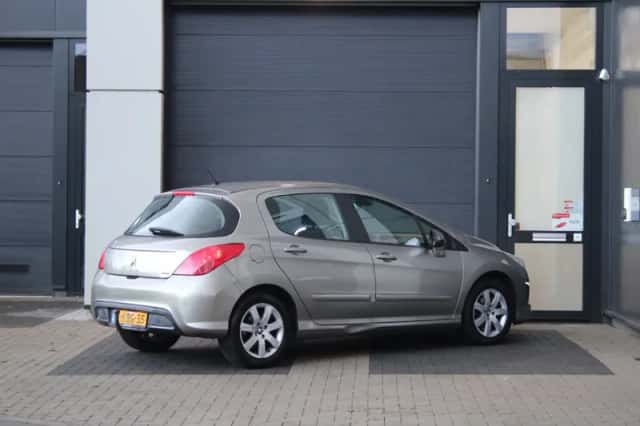 Peugeot 308 (2012) thumbnail 3